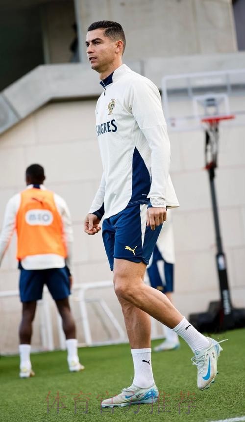 经皇马许可 C罗目前来到皇马基地进行个人训练 经皇马许可 C罗目前来到皇马基地进行个人训练